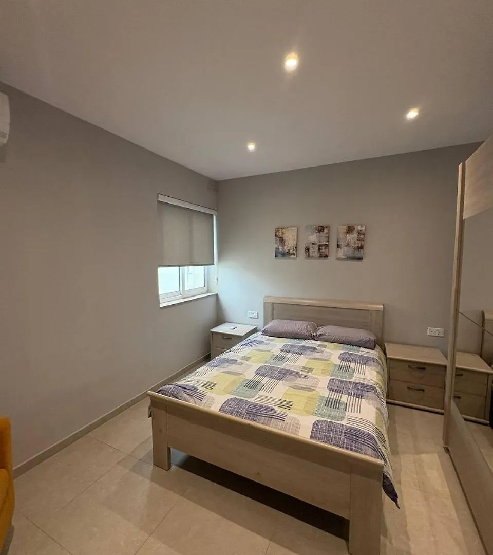 Stunning City-Center 3Br Sliema 0*,