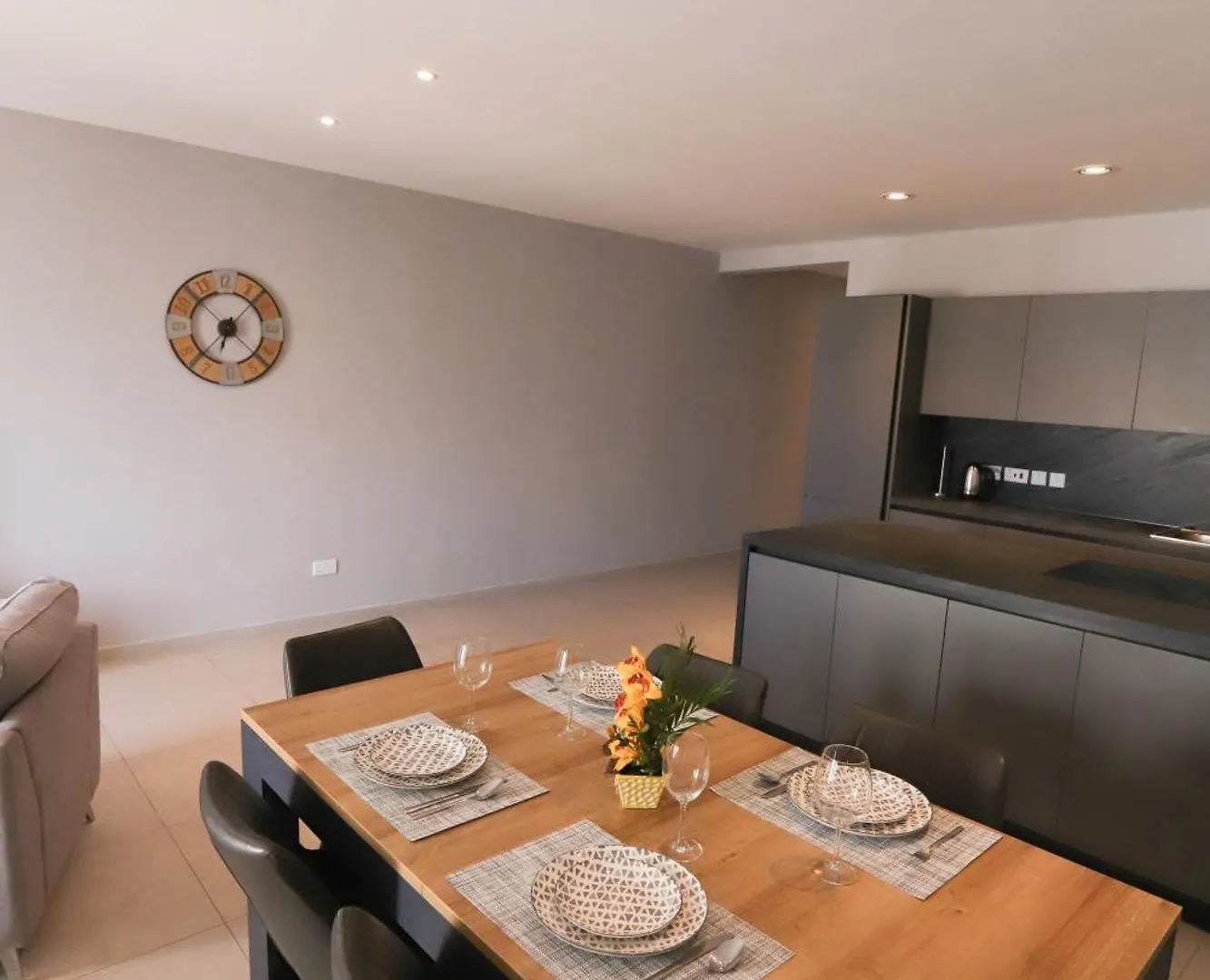 Stunning City-Center 3Br Sliema 0*,