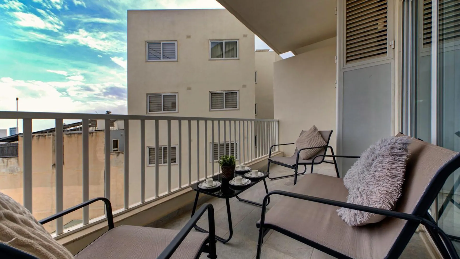 Apartment Stunning City-Center 3Br Sliema